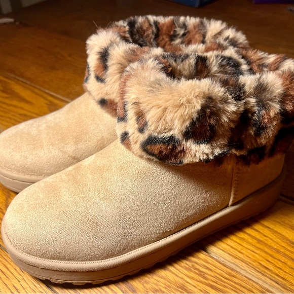 Girls SO Faux Suede with furry Cheetah Print - Picture 2 of 4